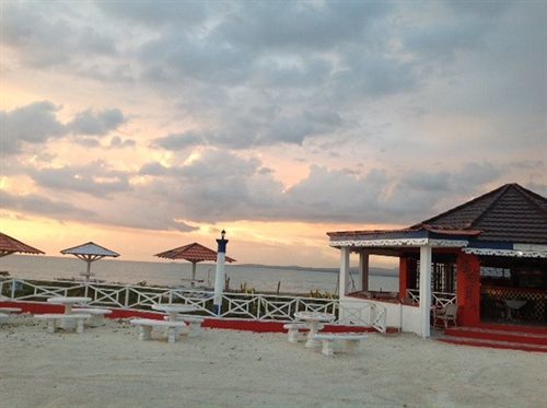 Idlers' Rest Beach Hotel Black River Extérieur photo